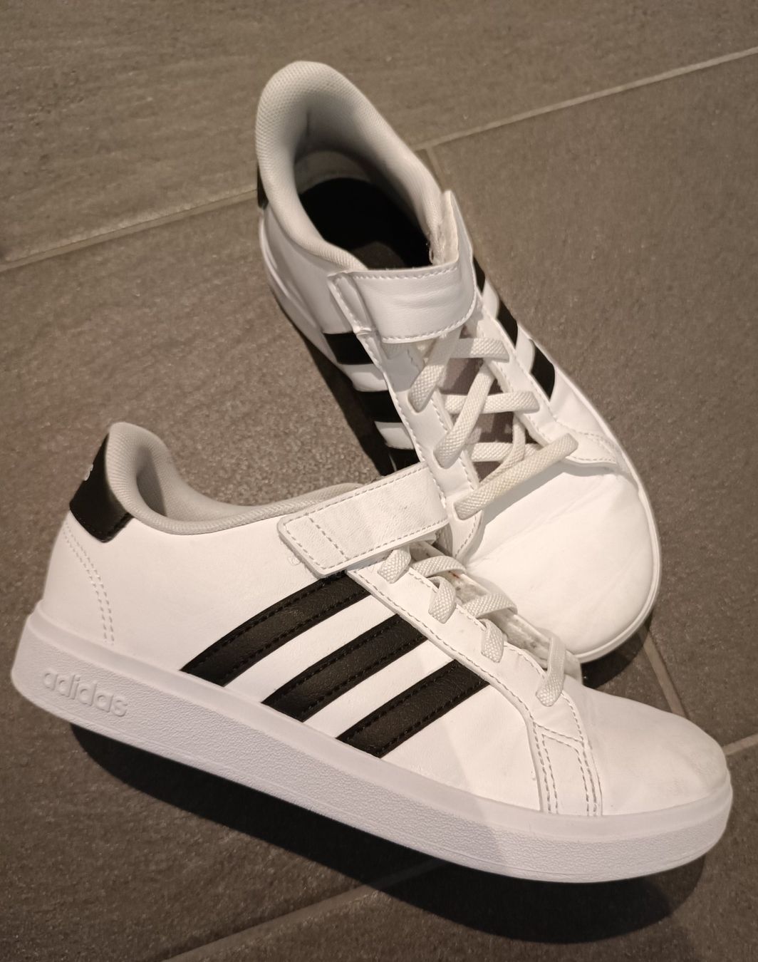 Adidas Schuhe für Jungen: Adidas Turnschuhe Gr. 34 – Neu (gemäss Beschreibung) aus Wangs von Pammy333 1