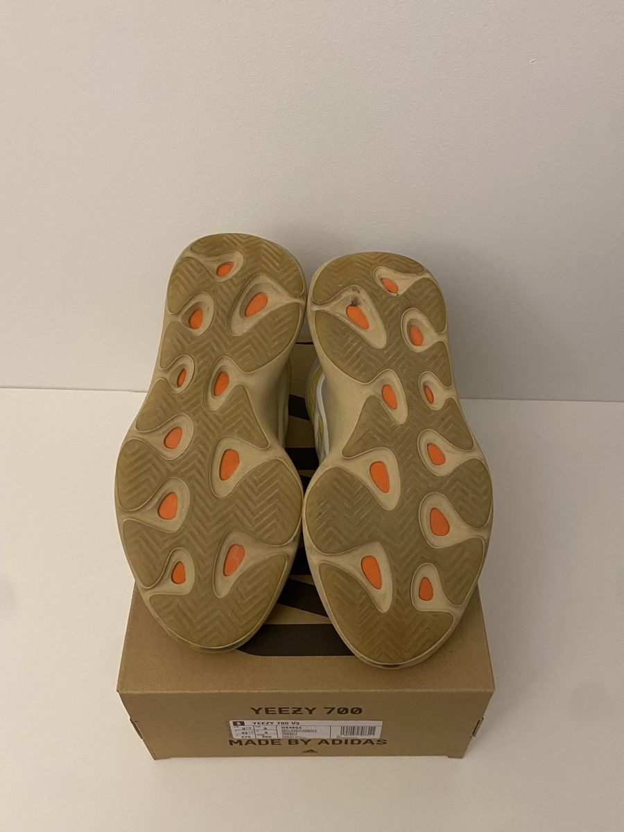 Adidas Herrenschuhe: Yeezy 700 V3 Sneaker Size 43 1/3 – Gebraucht aus Brüttisellen von xe_m 3