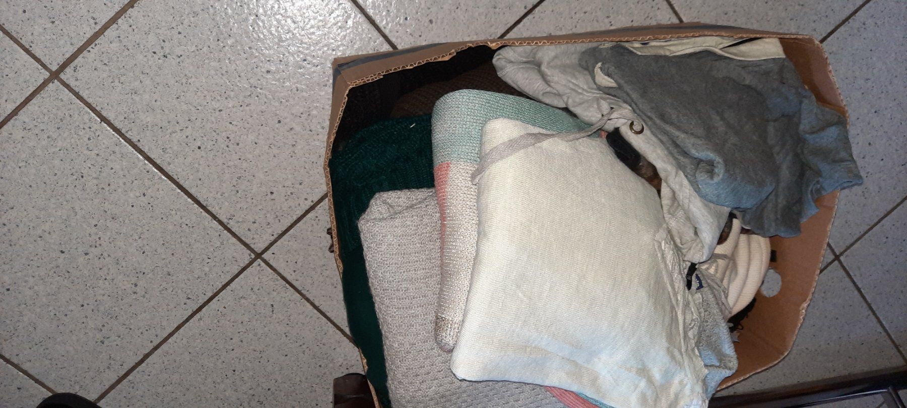 Lotti di vestiti: Lot de pulls femme nr3 – Nuovo (secondo la descrizione) da Rennaz venduto da Loraccar