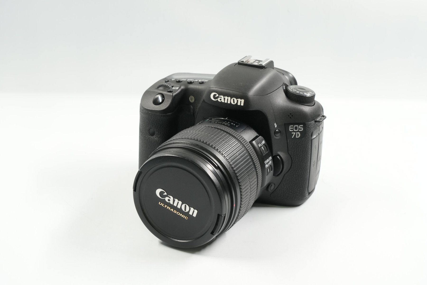 Canon Fotocamera: Canon EOS 7D Digital SLR Kamera mit Objektiv und Blitz – Usato da Galgenen venduto da Fmg 2