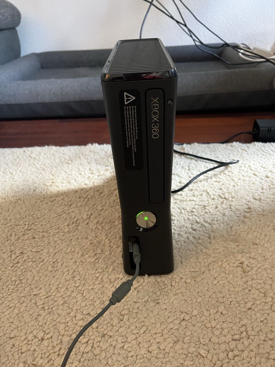 Giochi: Xbox 360 + 4 Controller + Iron Man 2 – Usato da Baden venduto da tob_t8gw 2