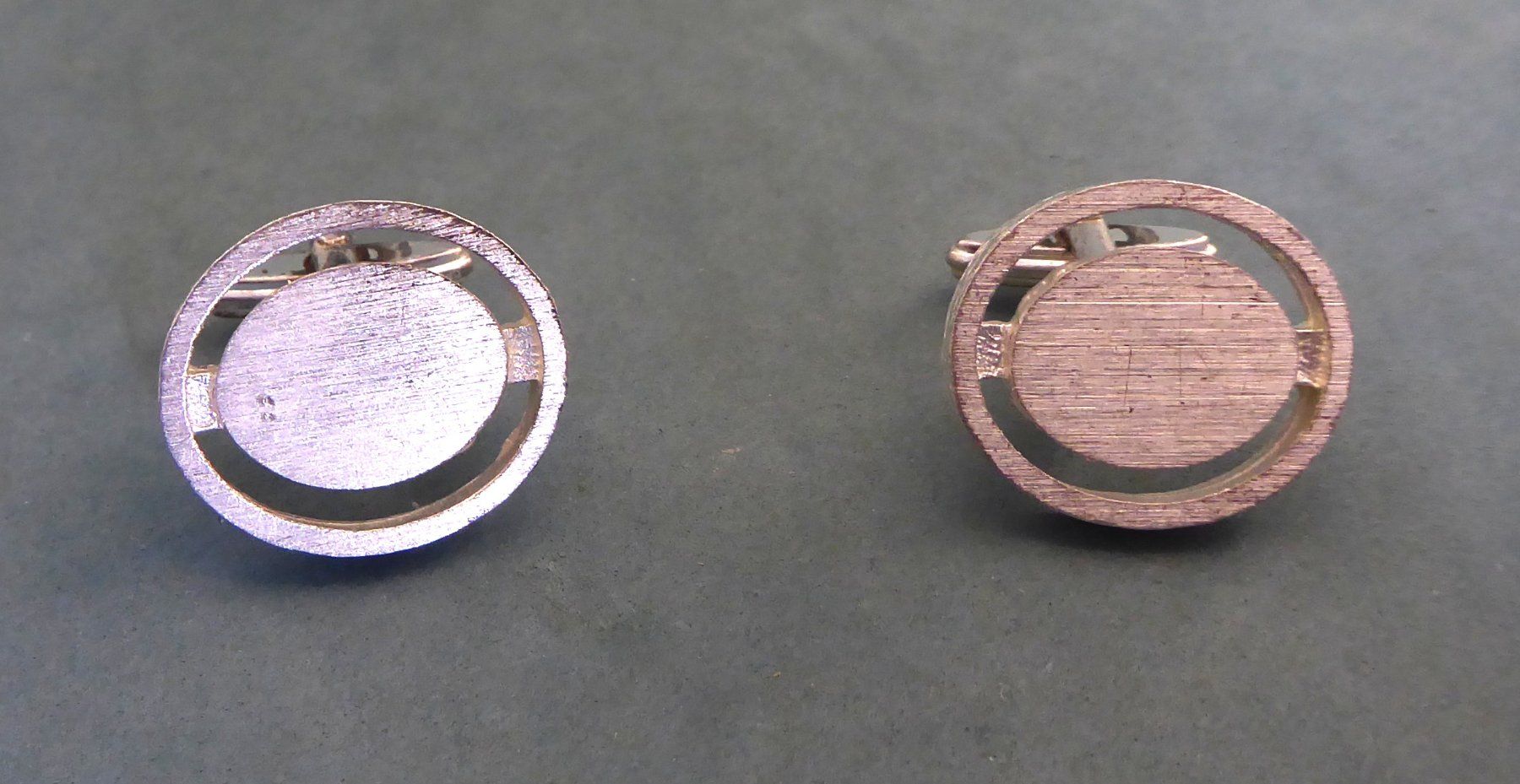 Manschettenknöpfe: Manschetten Knöpfe, METALL VERSILBERT – Gebraucht aus Muri AG von silvermouse007
