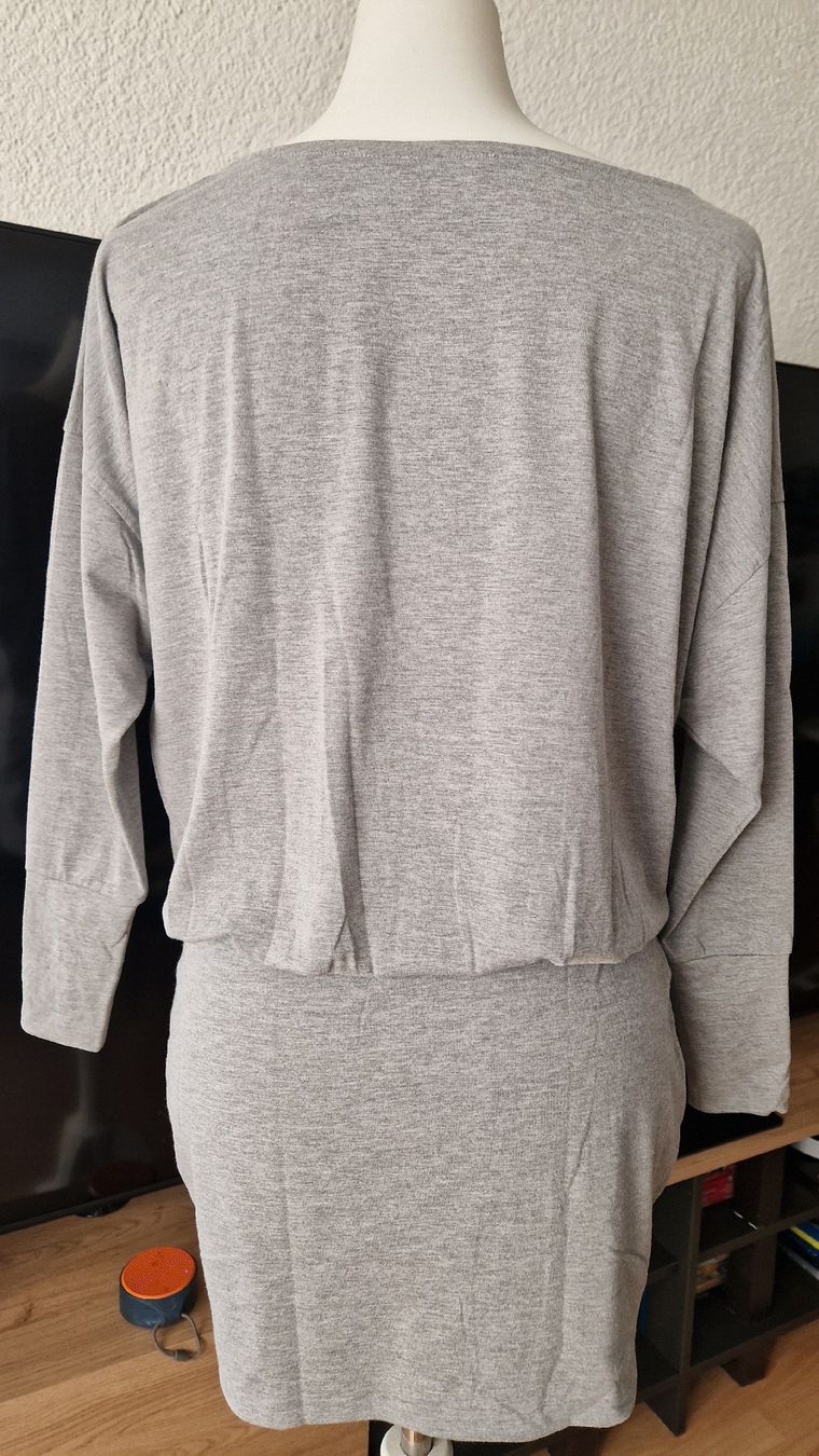 Kleider: Grey Ezra Basics Mini Dress, Size S – Gebraucht aus Klingnau von fairy.princess 5