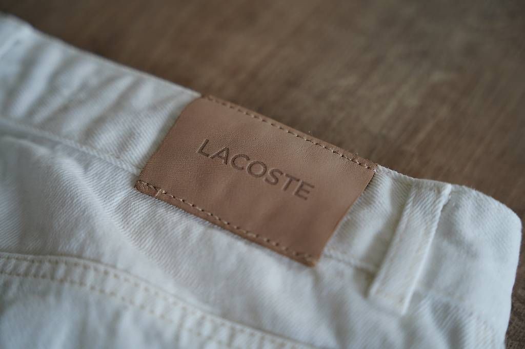 Lacoste Jeans: Lacoste Jeans weiss 32x34 – Usato da Biberist venduto da Juhui11 2