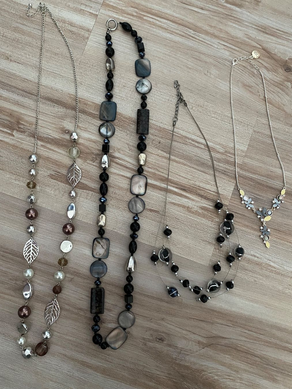Altri gioielli: **4 Modeschmuck Halsketten, selten gebraucht** – Usato da Wettingen venduto da Muggers