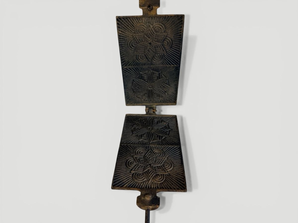 Teglie da forno: Fer à bricelets ancien fonte décor fleurs – Usato da Vessy venduto da _Callidus_ 2