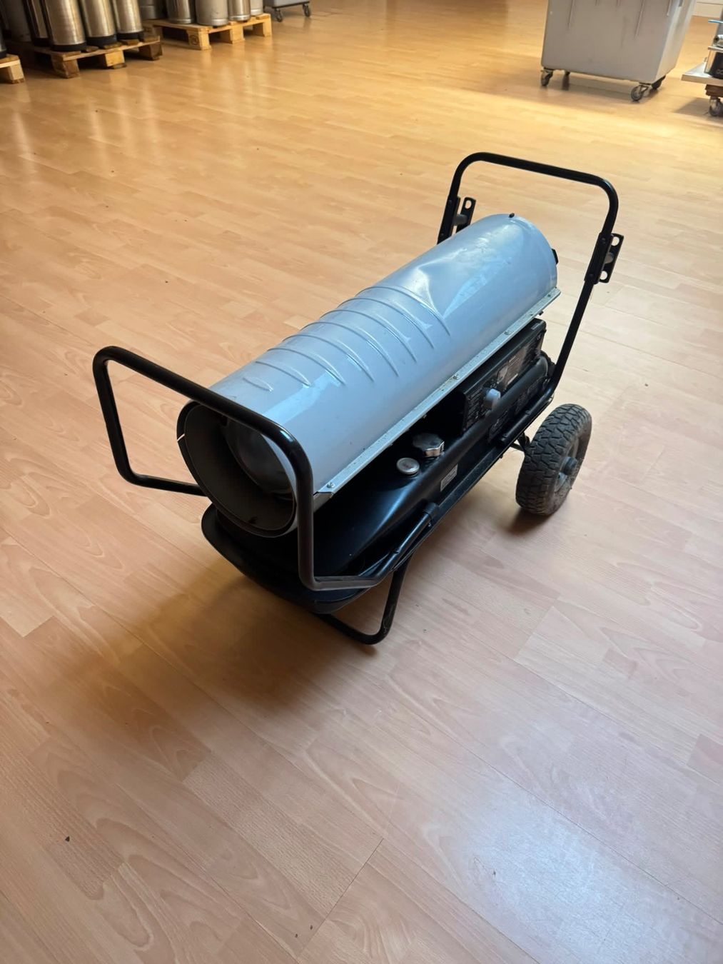 Einhell Radiatori: Einhell DHG 360 Heissluftgenerator (Diesel) – Usato da Zug venduto da Rozzo 1