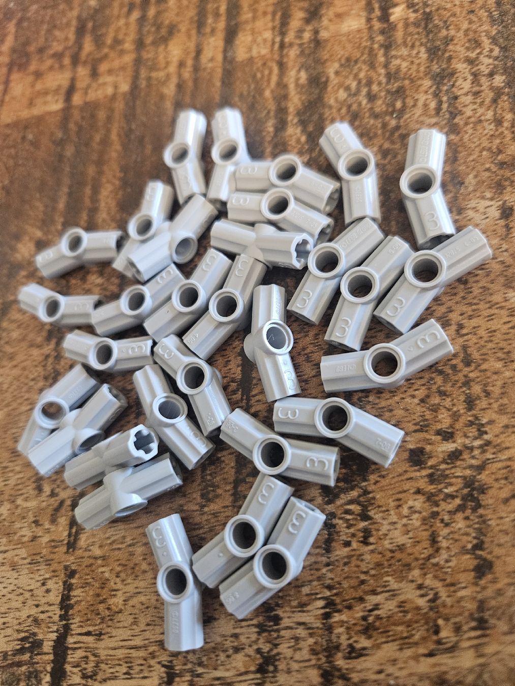 Lego Kit di costruzioni: lego 32016 lot de 30 pièces Light Bluish Gray Technic, Axle – Usato da Confignon venduto da Ecrofigs 1