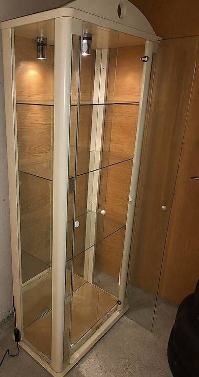 Vitrines: Glasvitrine – D'occasion à Guttannen par tel_yp8x