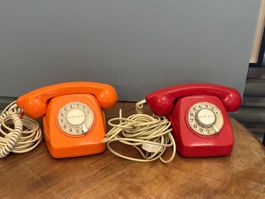 2× Vintage PTT Telefon Modell 70 – Autophon – Rot & Orange