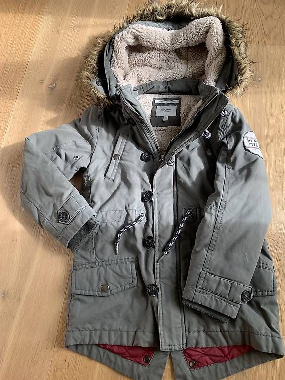 Vestes & Manteaux: Jacke olivgrün in Grösse 128 – D'occasion à Otelfingen par che_26d5 1