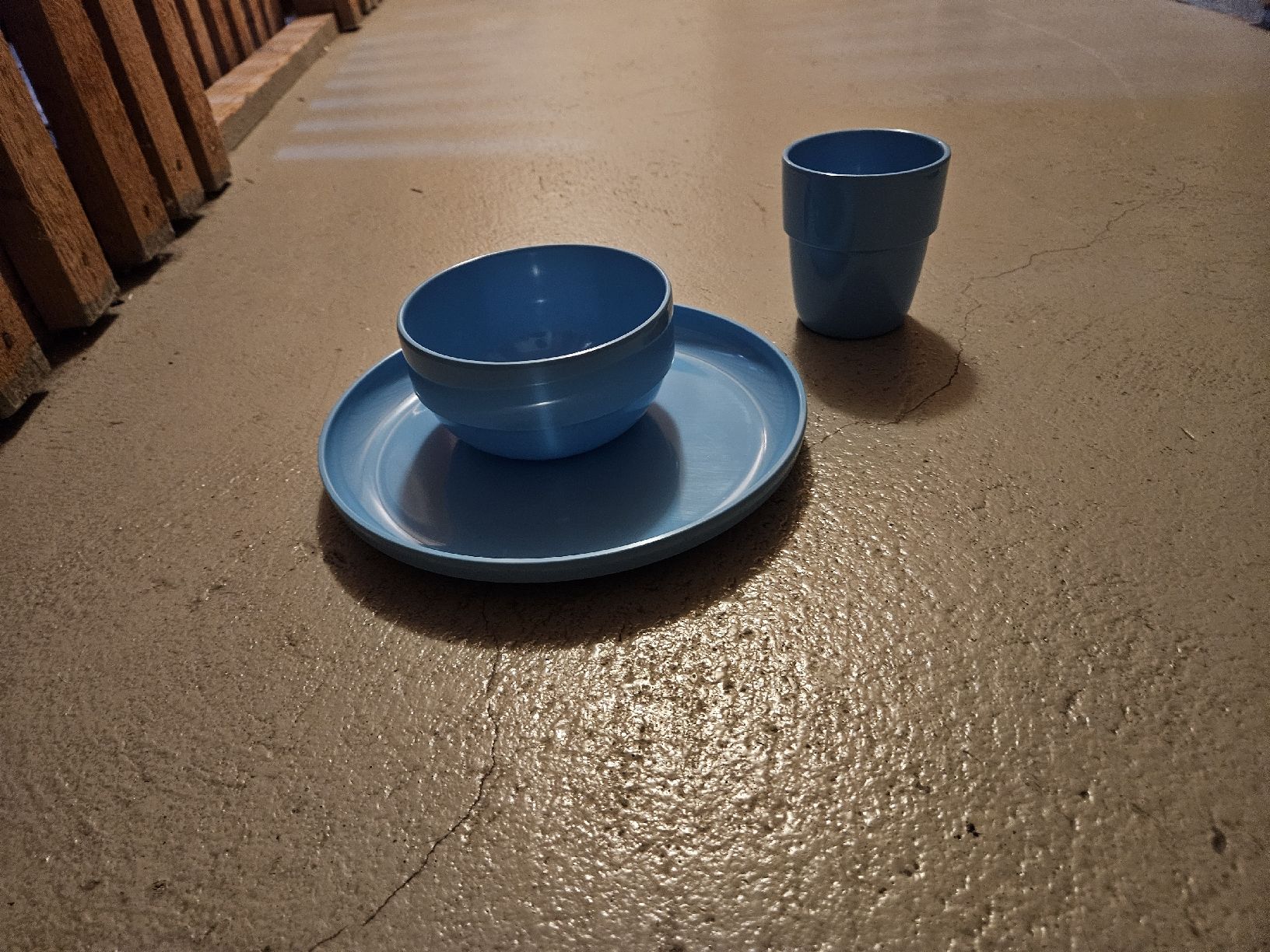Assiettes: 12 Betzold Teller Blau neu – Neuf avec emballage d'origine à Oetwil am See par akkawi