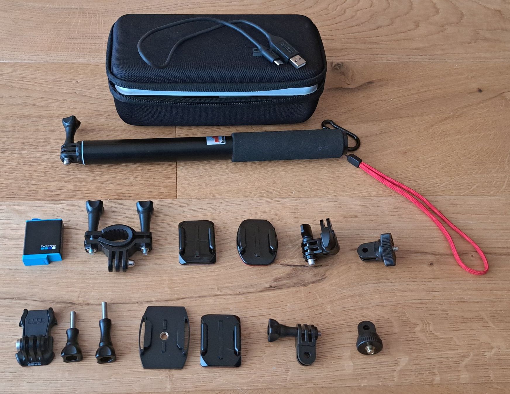 Action Cam: GoPro Hero 10 Black mit umfangreichem Zubehör – Nuovo (secondo la descrizione) da Rothrist venduto da Mogli7474 1
