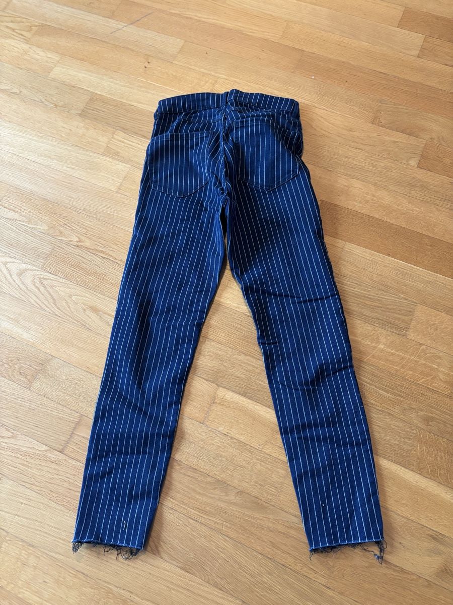 Zara Jeans: Jeans mit Streifen – Usato da Oftringen venduto da violetta9 2