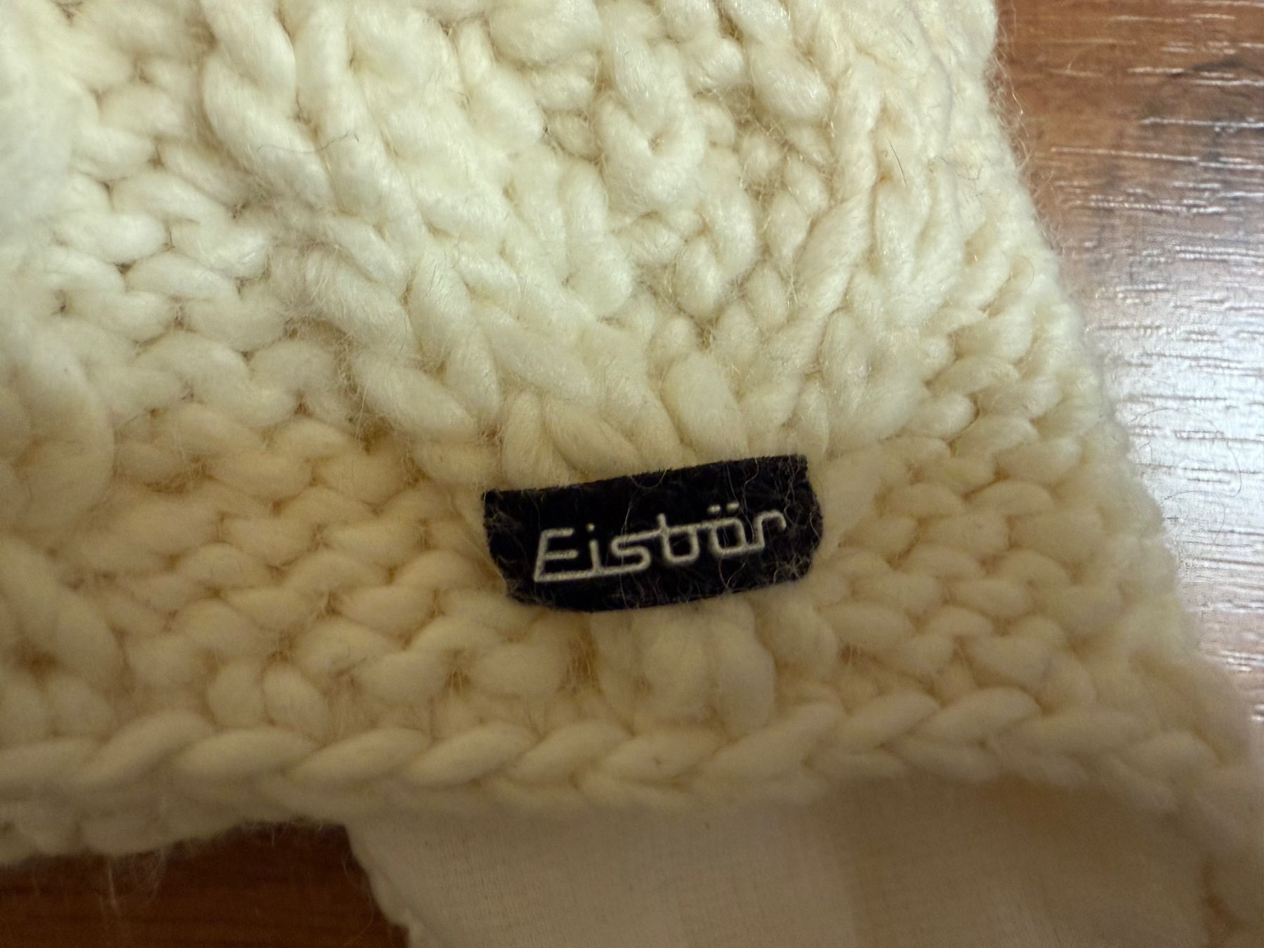 Copricapi, berretti & cappellini: Warme Eisbär Wintermütze mit Zopfmuster – Usato da Bützberg venduto da Alexaborn 1