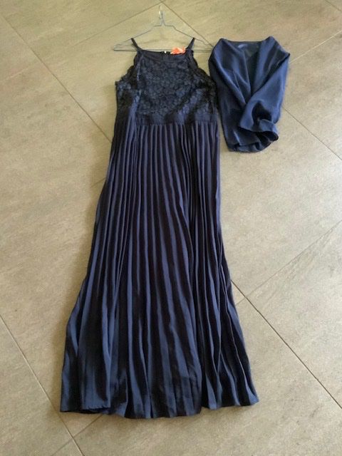 Robes: Festkleid lang mit Jäckchen – D'occasion à Schübelbach par S1CH