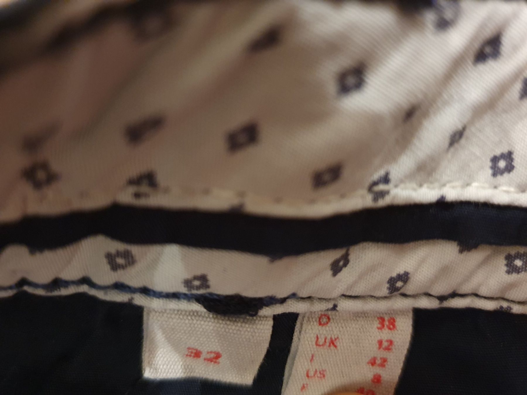 Esprit Pantaloni: Esprit dunkelblaue Chino, Gr. 38/32 – Usato da Heinrichswil venduto da sabi2809 1