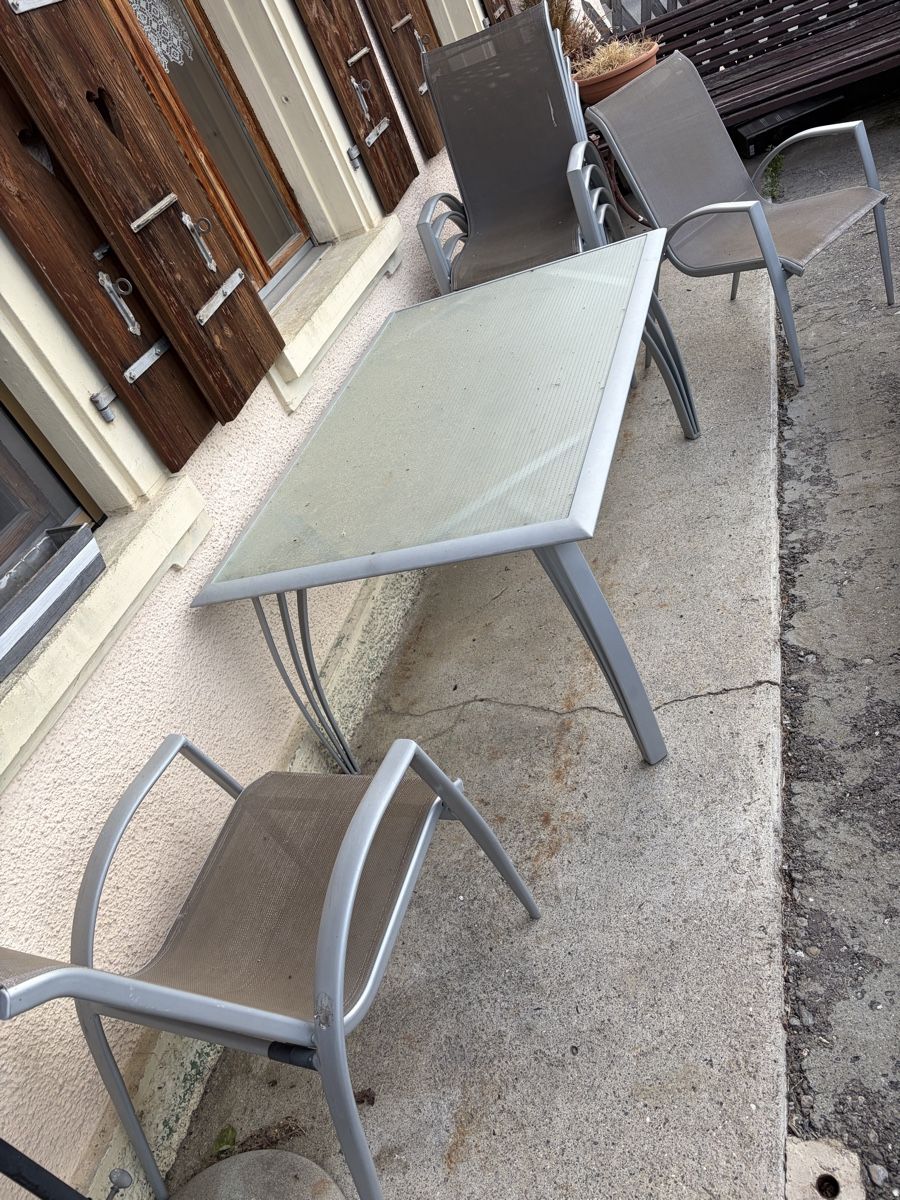 Set de table et chaises: Table et chaises de terrasse – D'occasion à Orsonnens par cdms57