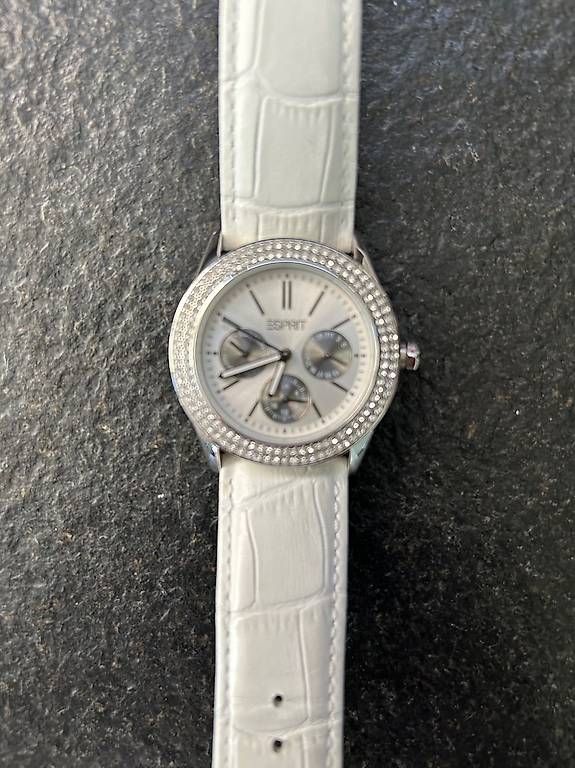 Orologi: Damenuhr von Esprit - weiss – Usato da Scheuren venduto da tan_w6cx
