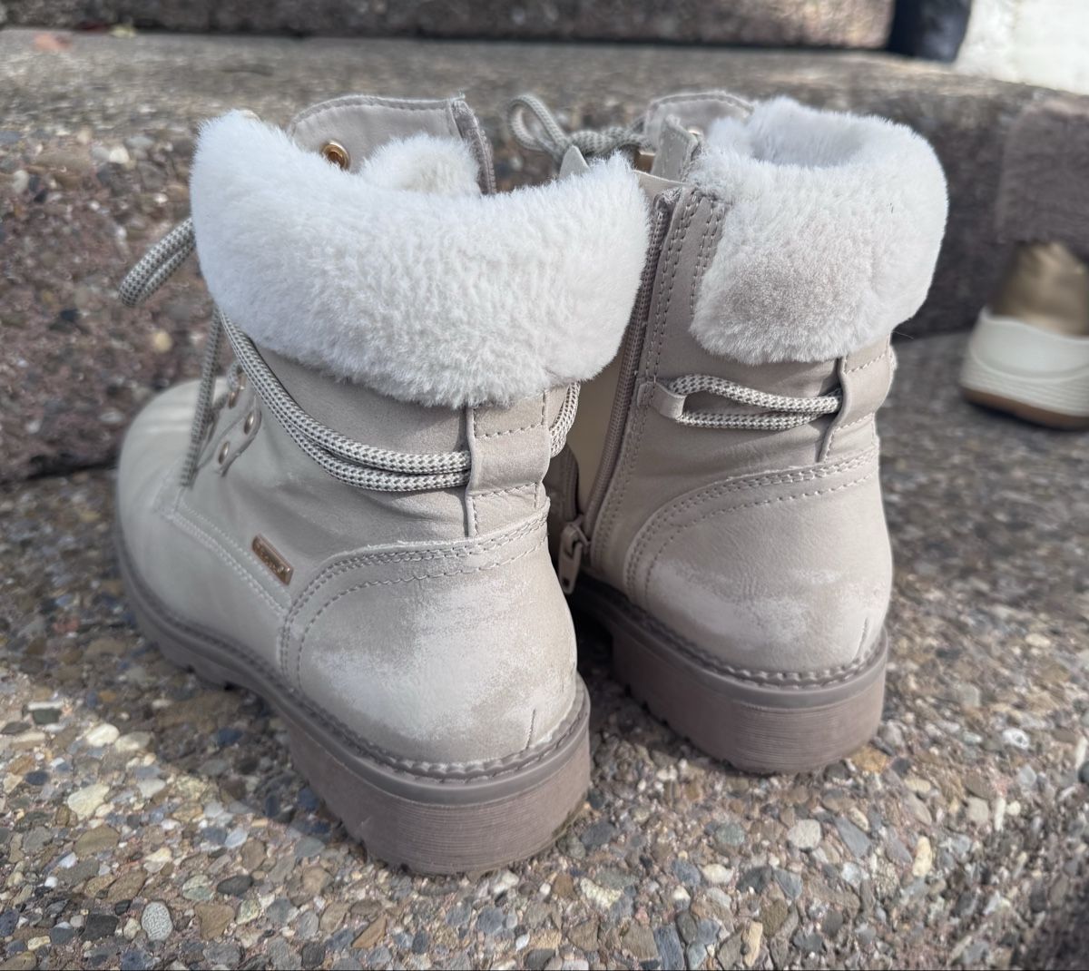 Skechers Schuhe für Mädchen: 2x Winterschuhe 38 – Gebraucht aus Rickenbach SO von ByeByeFundus 5