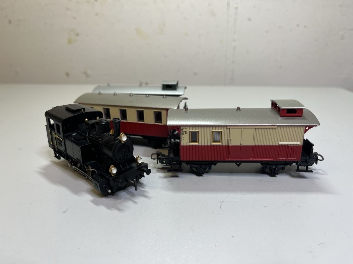 Märklin Modellini di ferrovie: Märklin Dampflok mit 3Wagen  – Usato da Adlikon venduto da Tonda01 1
