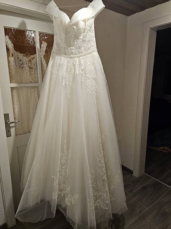Vestiti: Elegantes, ausgestelltes Brautkleid – Usato da Wädenswil venduto da Winnie_puuu 4