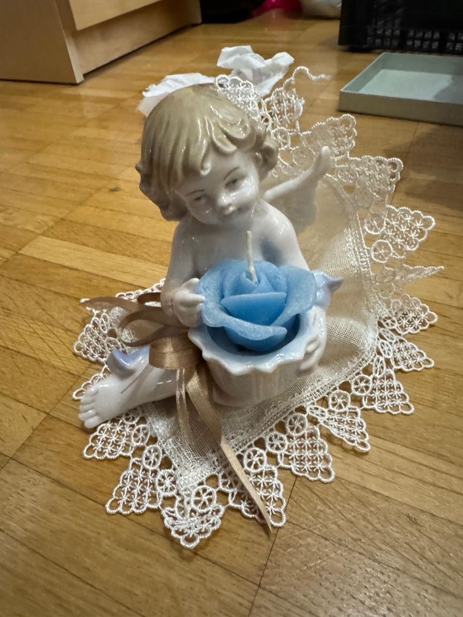 Statuette: Angelo seduto con candela azzurra  – Usato da Viganello venduto da Lolland_7