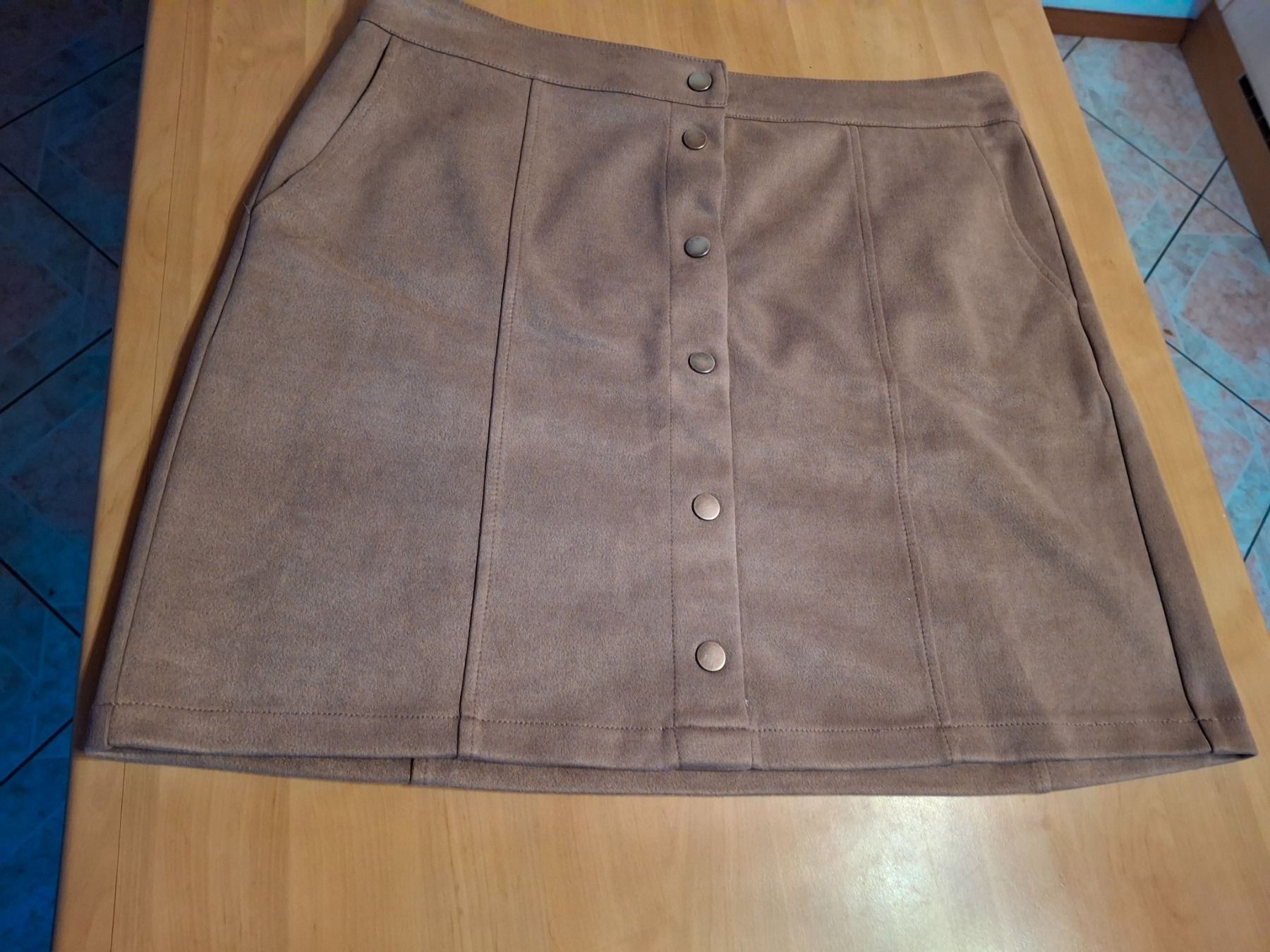 Gonne: Jupe imitation daim taille L marque Chicorée – Usato da Villiers venduto da san_jn5w