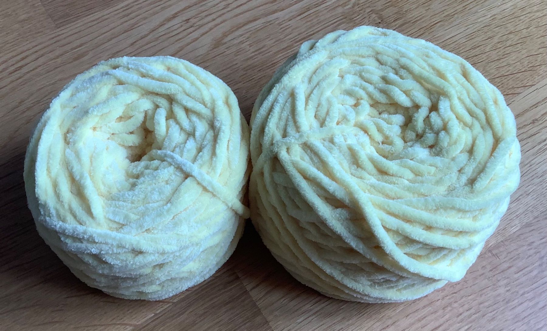 Cordicelle & Fili: 10x Chenille Bambi Garn – Usato da Adliswil venduto da Compardo 2