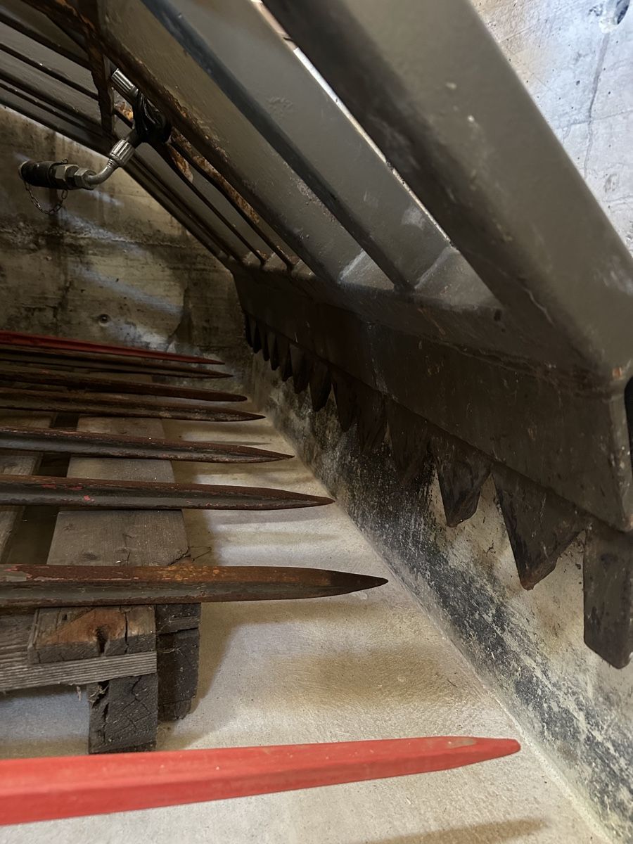 Liebherr Pinze: Krokodilzange/ Siloschneidezange Pneulader – Usato da Bonstetten venduto da Ollacorolla 2