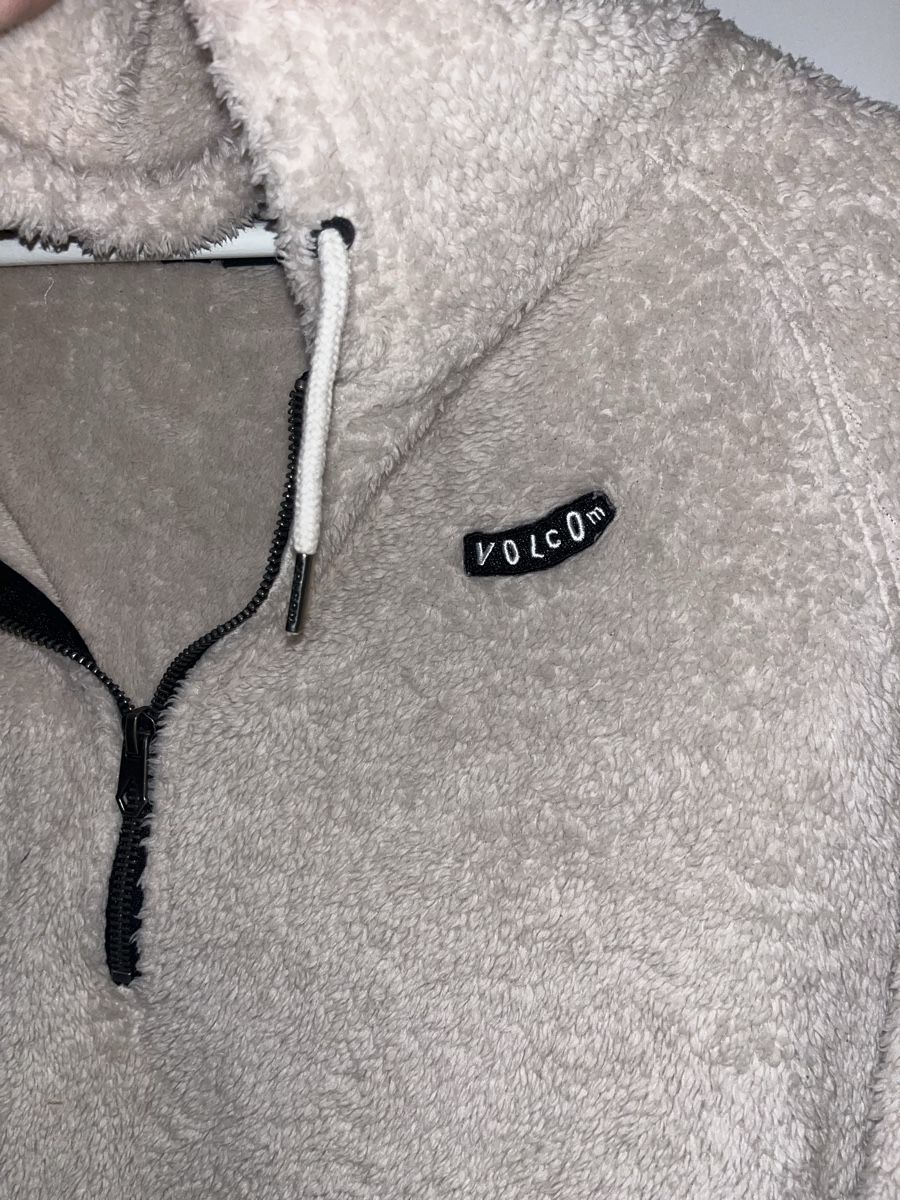 Pulls & Sweat-shirts: Wuscheliger Volcom Kaputzenpullover – D'occasion à Bern par Zoee.pg 1