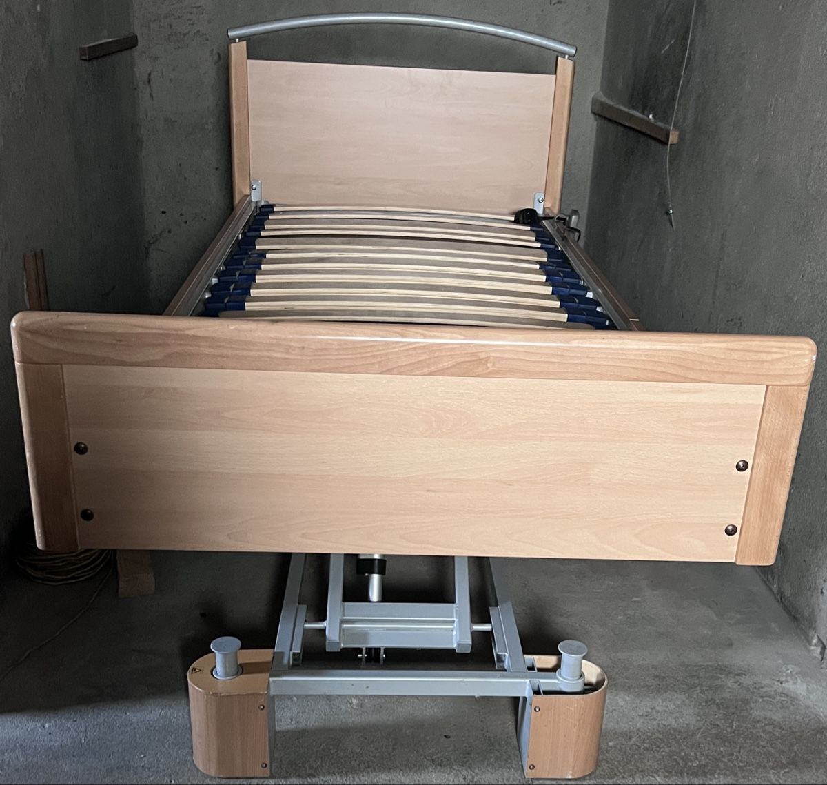 Letti: Lit avec  sommier à lattes électrique – Usato da Bulle venduto da Sammobil 1