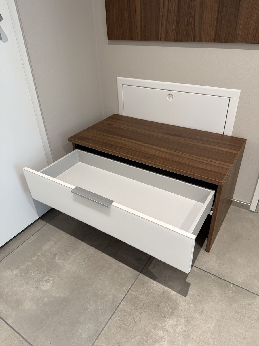 Livique Garderobe: Verkaufe Garderobe  – Gebraucht aus Märstetten von Lehnik 3