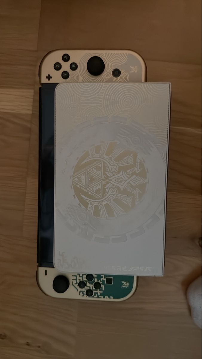 Nintendo Console: Nintendo Switch OLED Zelda Edition neuwertig – Usato da Oberentfelden venduto da Mas_vw5s