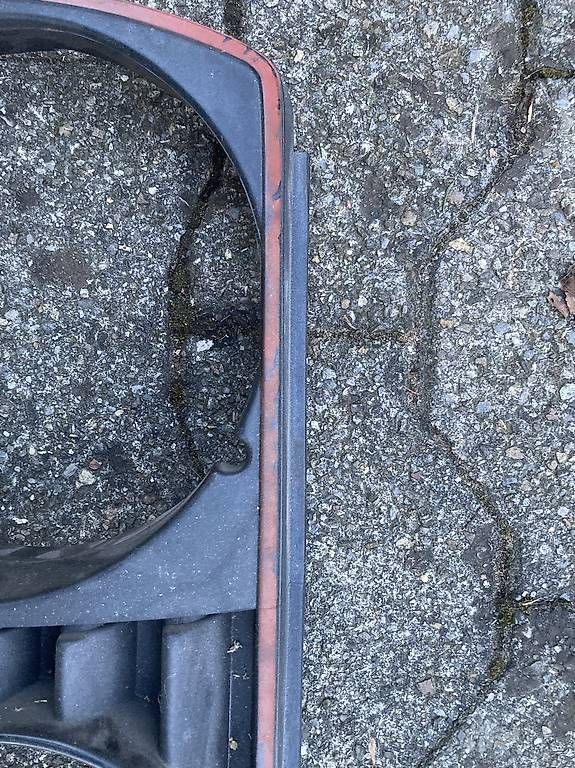 Alle Autoersatzteile: Vw Golf 2 Dopppelscheinwerfer Kühlergrill  – Gebraucht aus Oberuzwil von paddy031 1