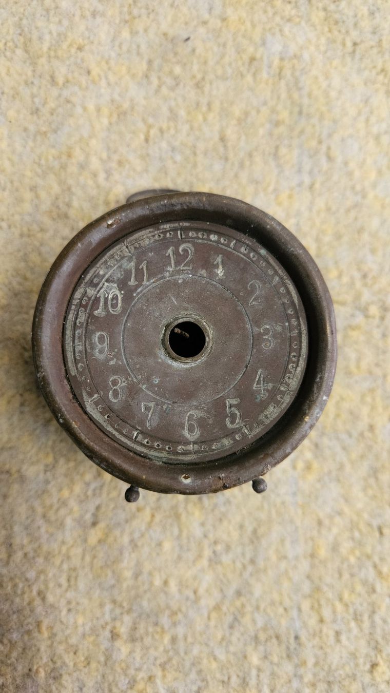 Orologi: Vecchio orologio da tavolo incompleto – Difettoso da Melano venduto da H-Sara
