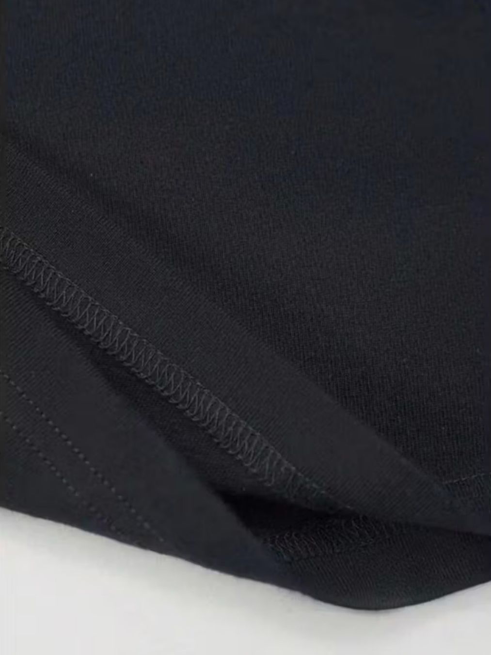 T-Shirts: Schwarzes Herren Grafik-T-Shirt – Neu und originalverpackt aus Reinach BL von Deinfashion 3