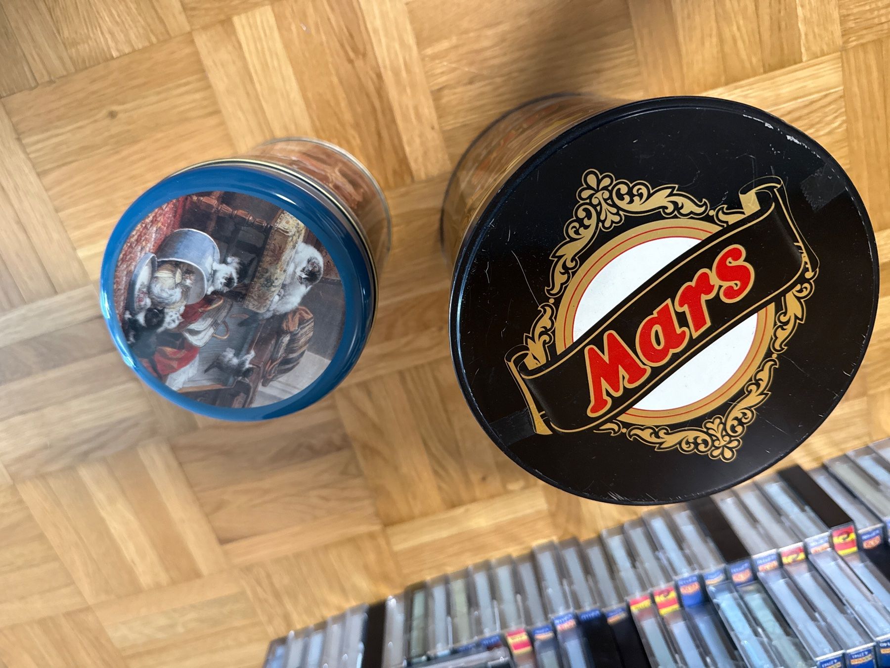 Contenitori & Simili: 2 alte Metalldosen Mars und Katzen – Usato da Andelfingen venduto da Judy0007 2