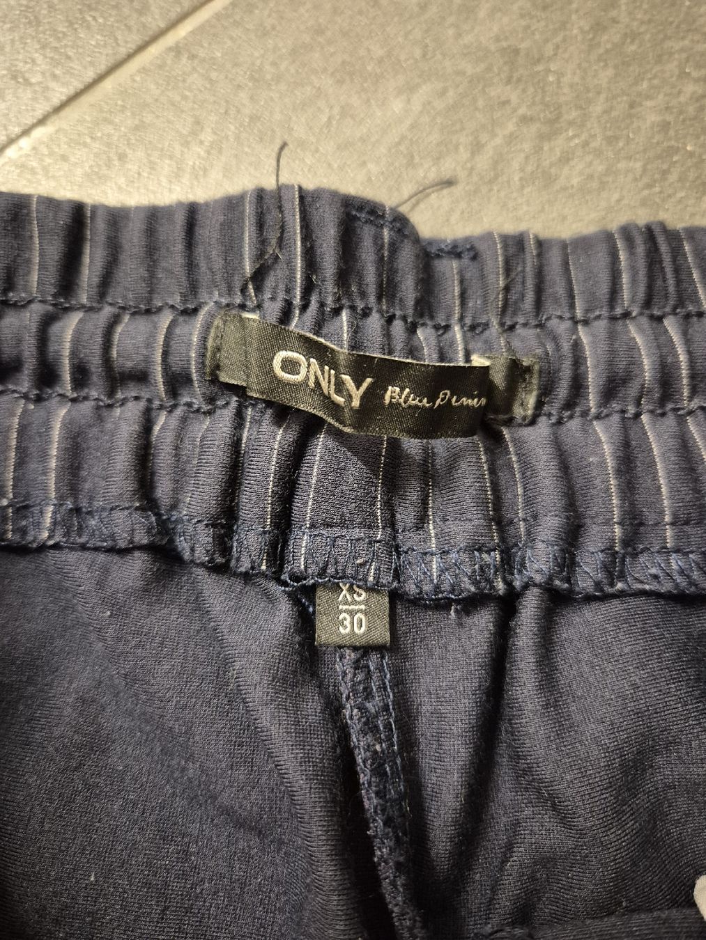 Pantalons: bequeme Only Stoffhose – D'occasion à Kehrsatz par flu_2lhj 2