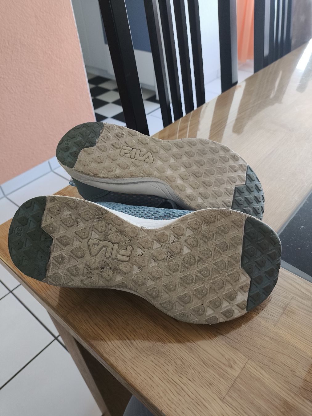 Fila Scarpe da donna: Fila Turnschuhe Gr.39 – Usato da Burgdorf venduto da Ropajesi 3