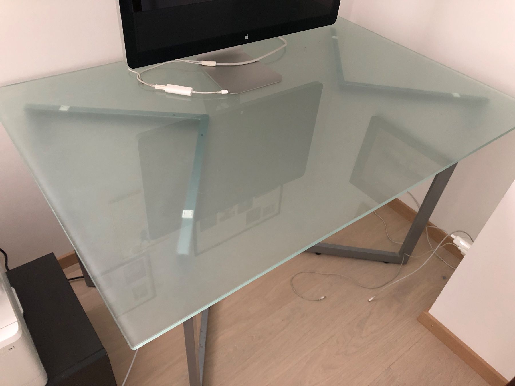 Interio Schreibtische: Table de bureau en verre/Bürotisch aus Glas_INTERIO – Gebraucht aus Veyrier von Szurkemaci 3