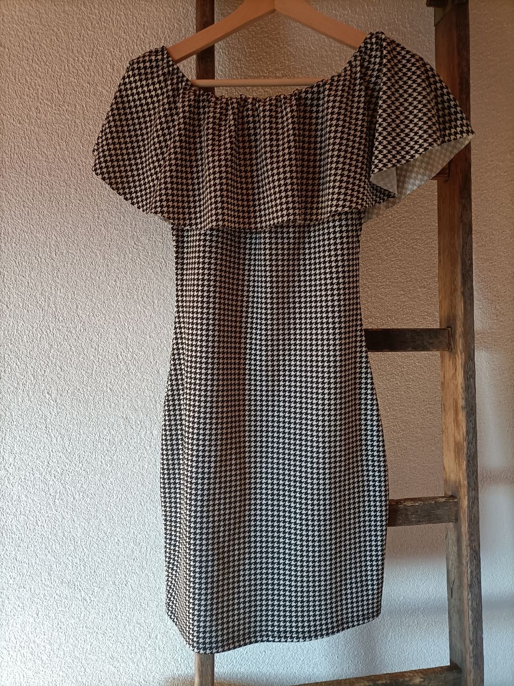 Kleider: Schickes Offshoulder Kleid Hahnentrittmuster Gr. S – Gebraucht aus St. Gallen von jan_ccx7 1