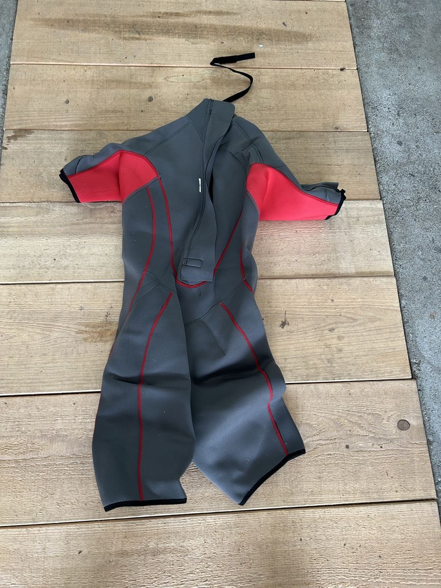 Tavole da surf e di nuoto: Neoprenanzug Shorty – Usato da Burgdorf venduto da Outdoor5