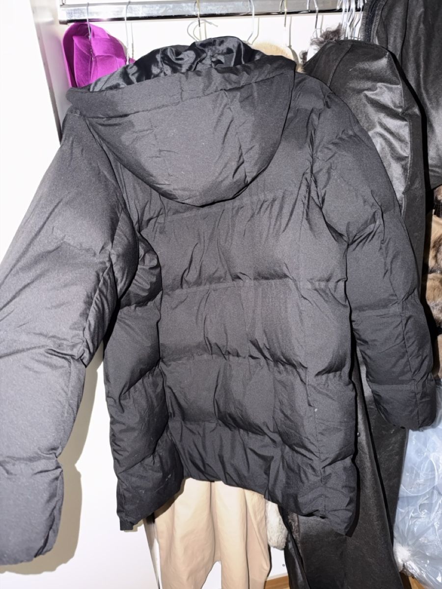 Giacche: Black down jacket  – Nuovo (secondo la descrizione) da Genève venduto da val_rp9x 1