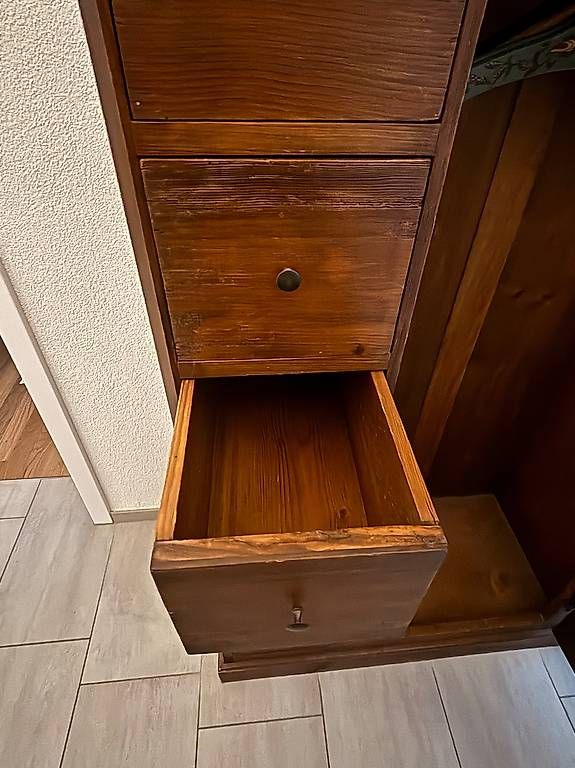 Armoires: Holzschrank Garderobe mit Schubladen – D'occasion à Jona par Nimbe 2