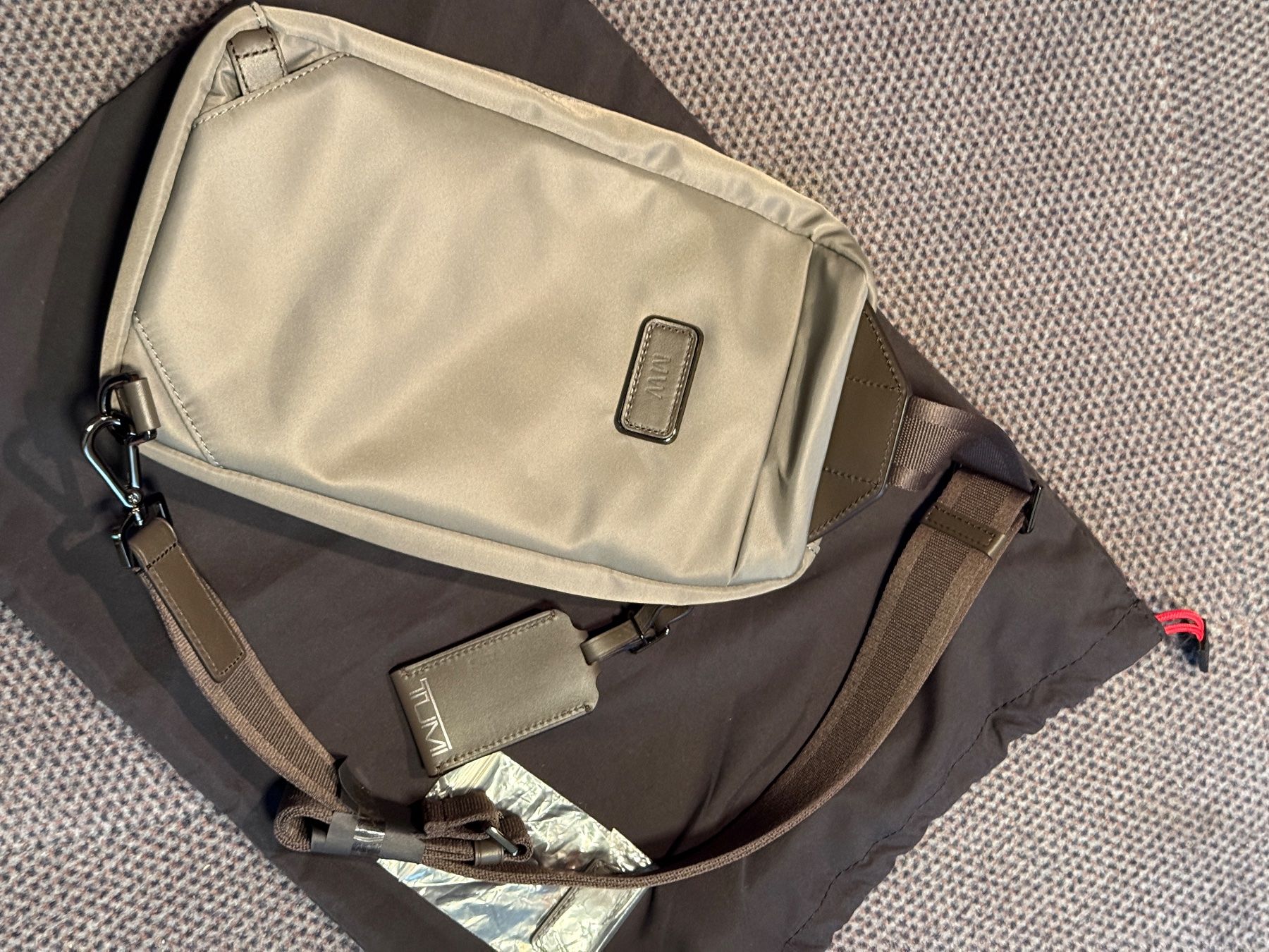 Tumi Taschen: tumi HARRISON Gregory Sling – Neu (gemäss Beschreibung) aus Unterseen von SONY-CoolGo 3