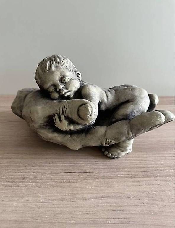 Sculture & Statue: Baby in Hand Steinstatue – Usato da Untersiggenthal venduto da GiuseppinaM