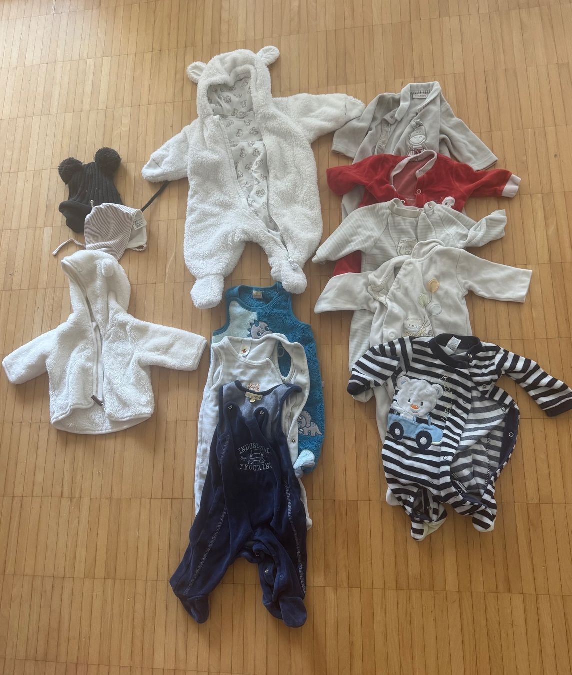Lotti di vestiti: Kleiderpaket 56 eher Herbst/Winter – Usato da Aarau venduto da belpin 2