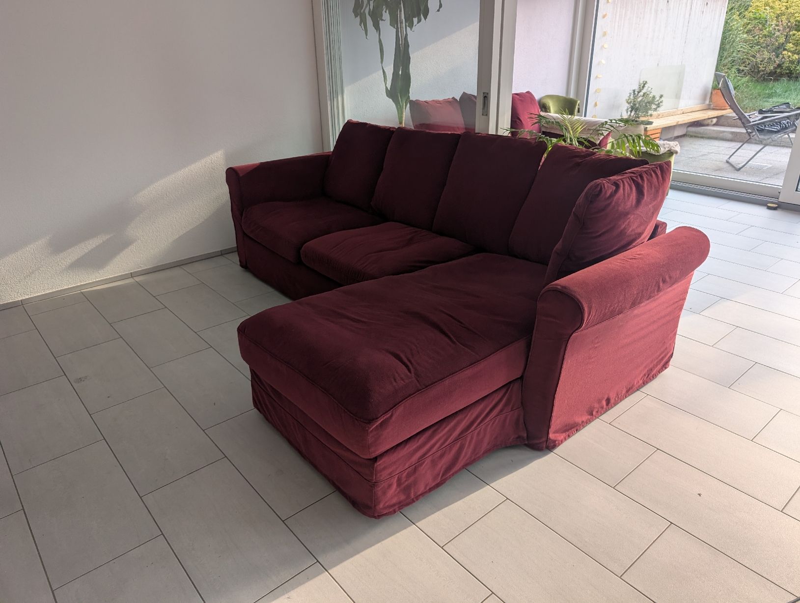 Ikea Divani: Sofa set burgundy 2-seater and corner sofa very comfortable. – Usato da Binningen venduto da cor_qgz7 5