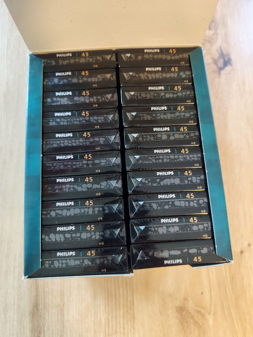 Musicassette: Philips DCC Digital Compact Cassette 20 Pack - New! – Nuovo (secondo la descrizione) da Lausanne venduto da aro_7pwk 3